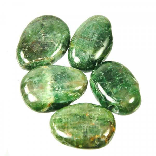 Chrome Diopside Crystal: Healing Properties, Meaning & Uses